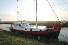 motor sail cutter, perfect for short or longer trips 