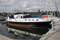 2006 Aquastar 38 Aft Cabin