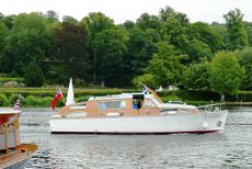 33ft BATES STARCRAFT MOTOR-CRUISER - Original Example