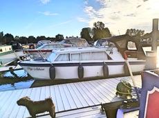 Senior Marine 23ft Cabin Cruiser &ndash; Trip Ashore