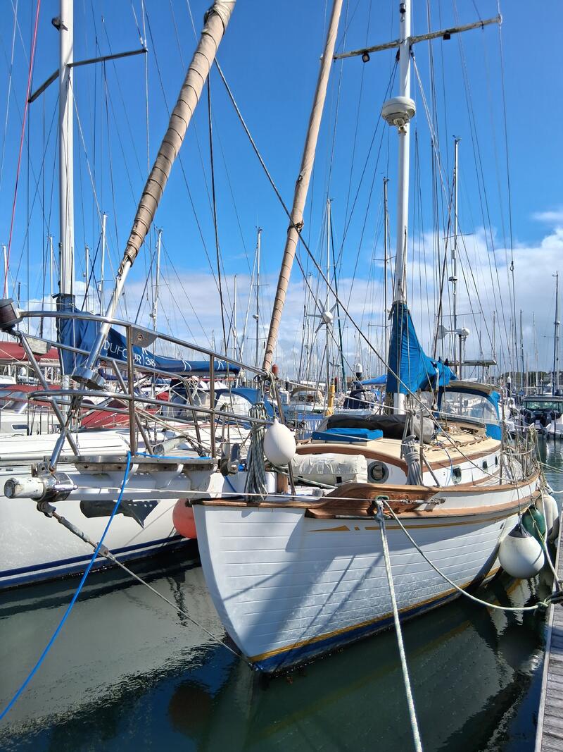UK: Tayana yacht