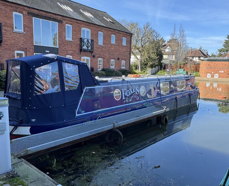 UK: Foxes  45  039  Cruiser Stern