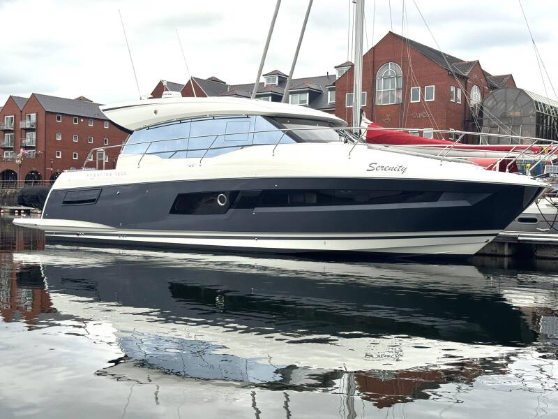 UK: 2023 Prestige 460 S