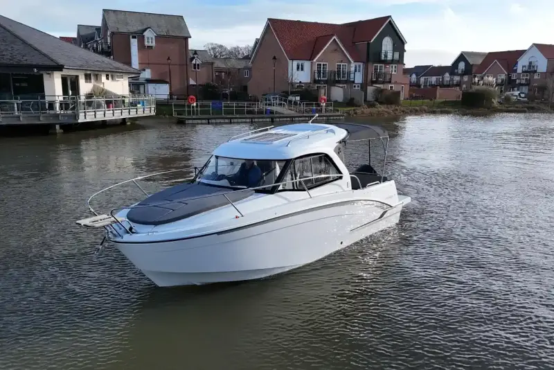 UK: Beneteau Antares 7