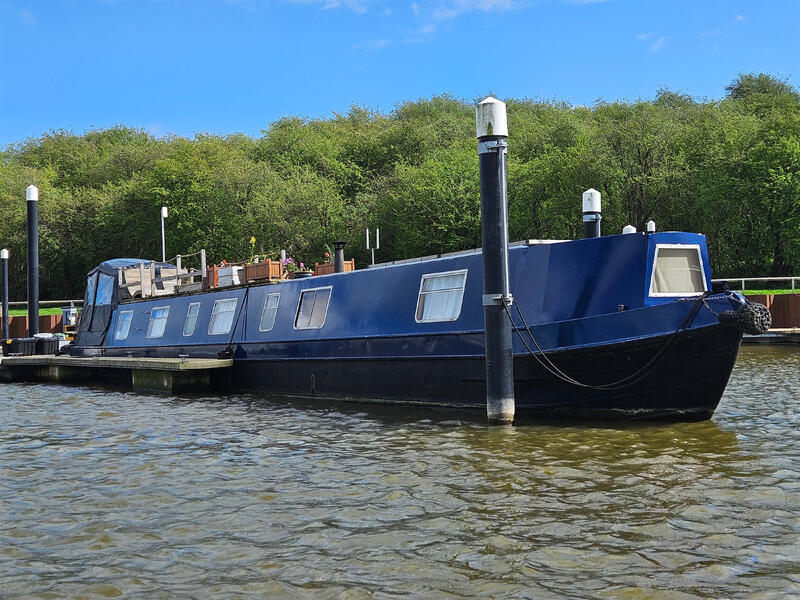 UK: 60ft Calcutt Cruiser Stern Narrowboat