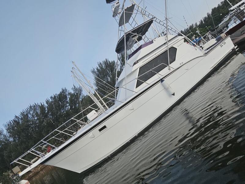 South Africa: 46ft Hatteras with fly bridge and tower