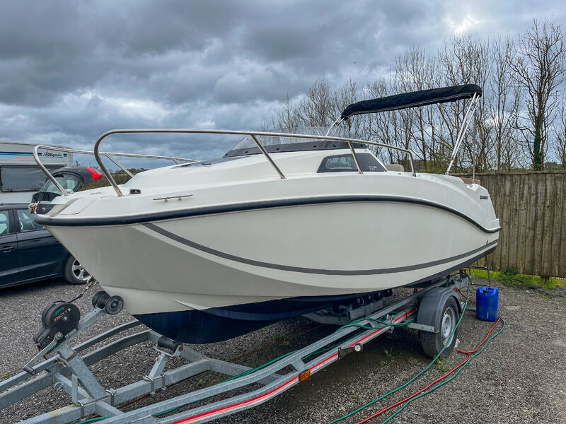 UK: Quicksilver 555 activ cabin