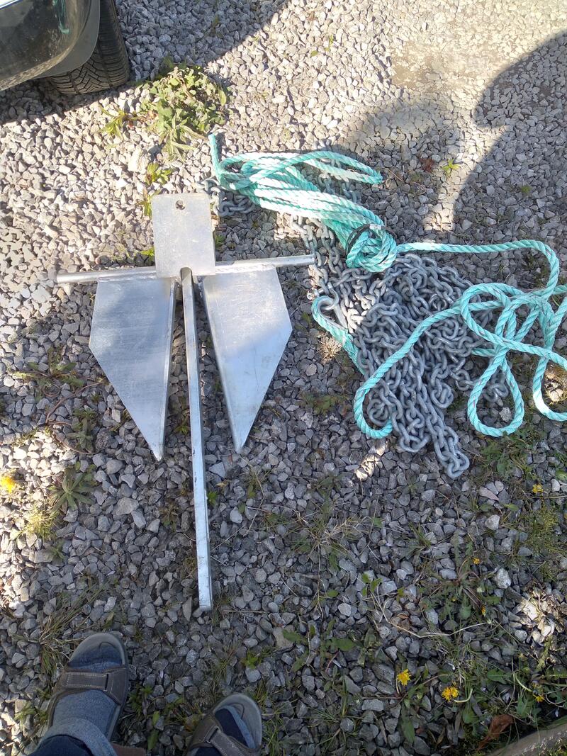 UK: 20 kg anchor and chain