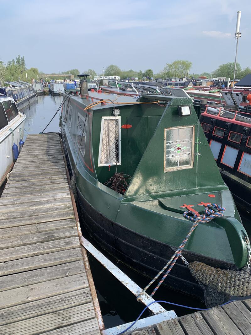 UK: 40ft Cruiser style narrow boat Destiny