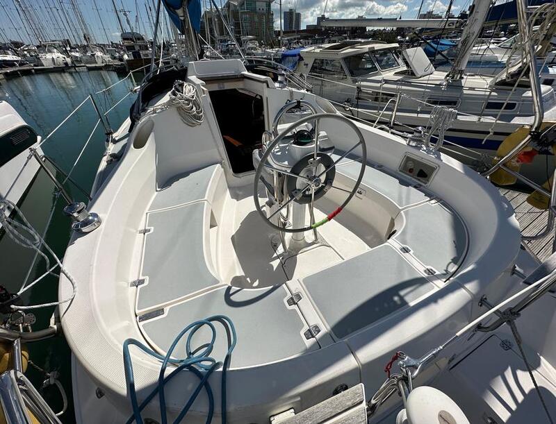 Hunter Marine Legend 326 for sale UK, Hunter Marine boats for sale ...