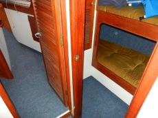 Starboard cabin with 2 bunks