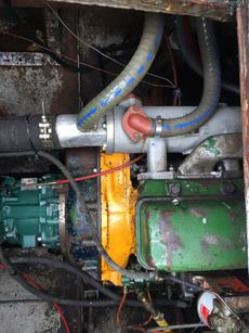 engine/gearbox - under cockpit