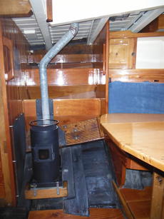 Diesel stove, with kettle rail