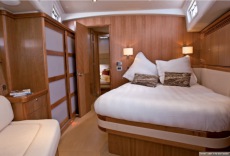 Moody Deck Saloon 62